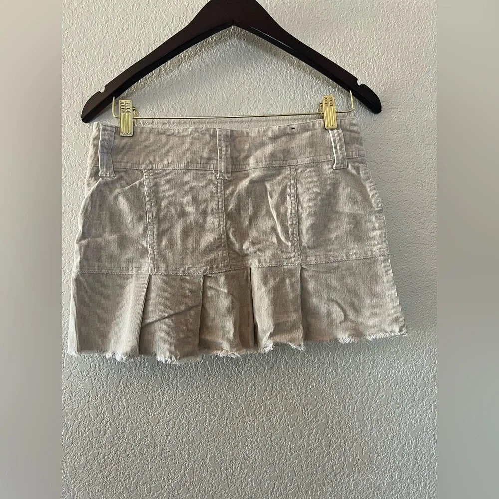 Y2K Low Rise Mini Skirt - Picture 2 of 2